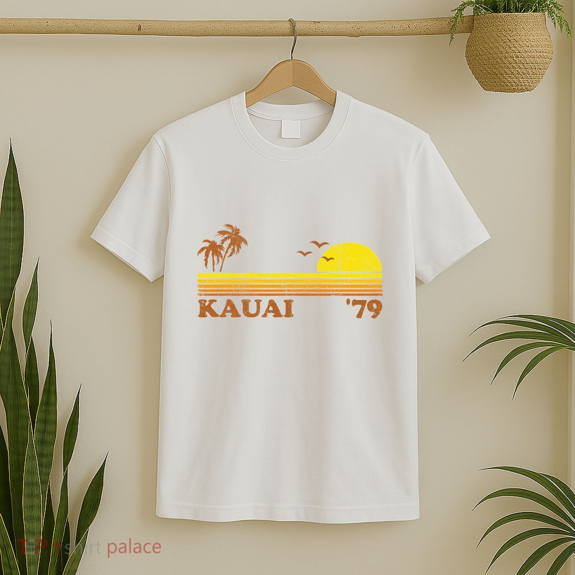 Vintage Kauai Beach Hawaii Retro Hawaiian Surfing 70s Gift T-Shirt