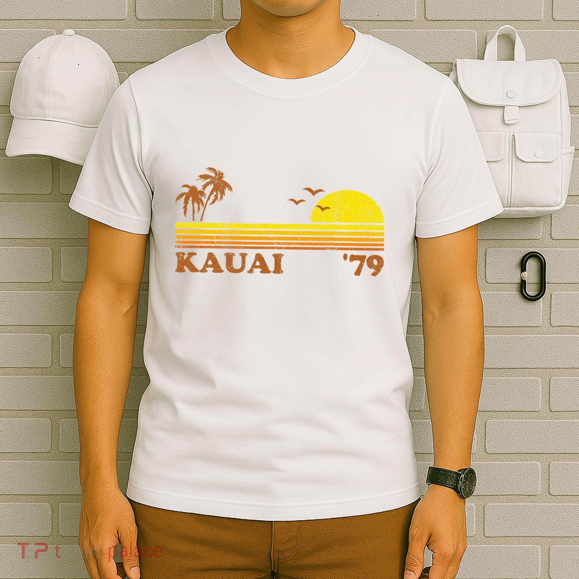 Vintage Kauai Beach Hawaii Retro Hawaiian Surfing 70s Gift T-Shirt