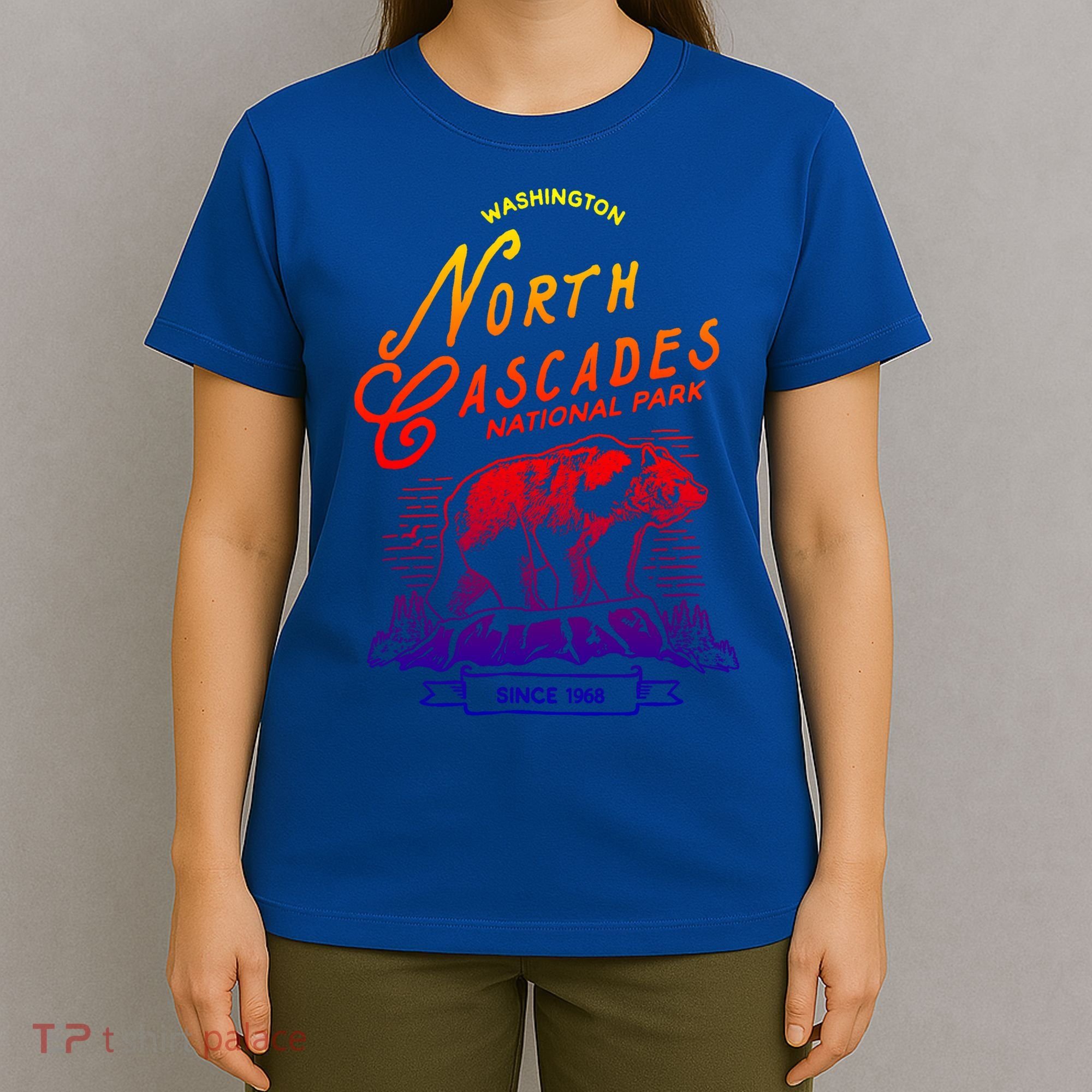 Vintage North Cascades National Park Retro Bear Washington Cool Gift T-Shirt
