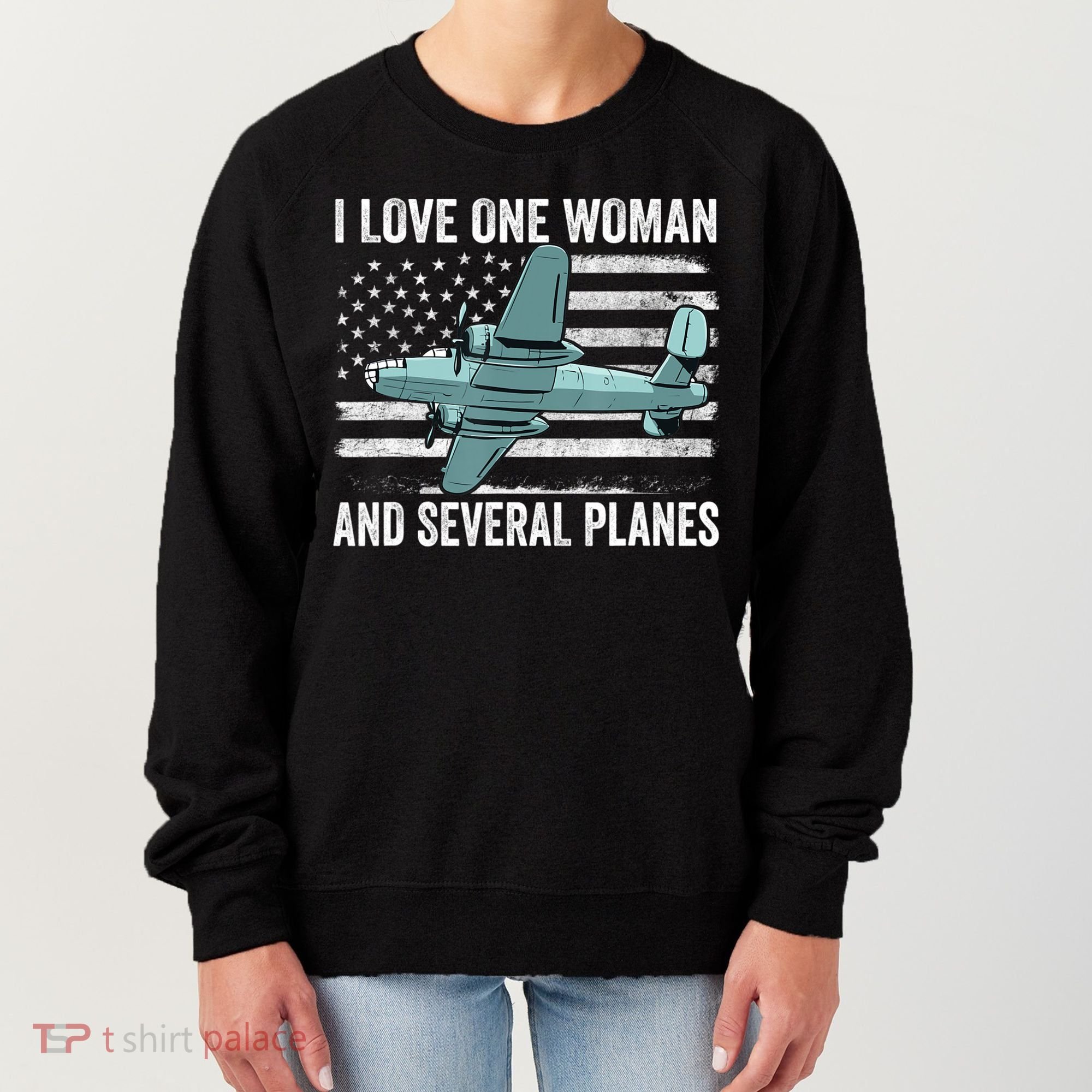 Veteran Pilot B17 Heavy Bomber WW2 Plane Aircraft USA Flag Women's Sweatshirt