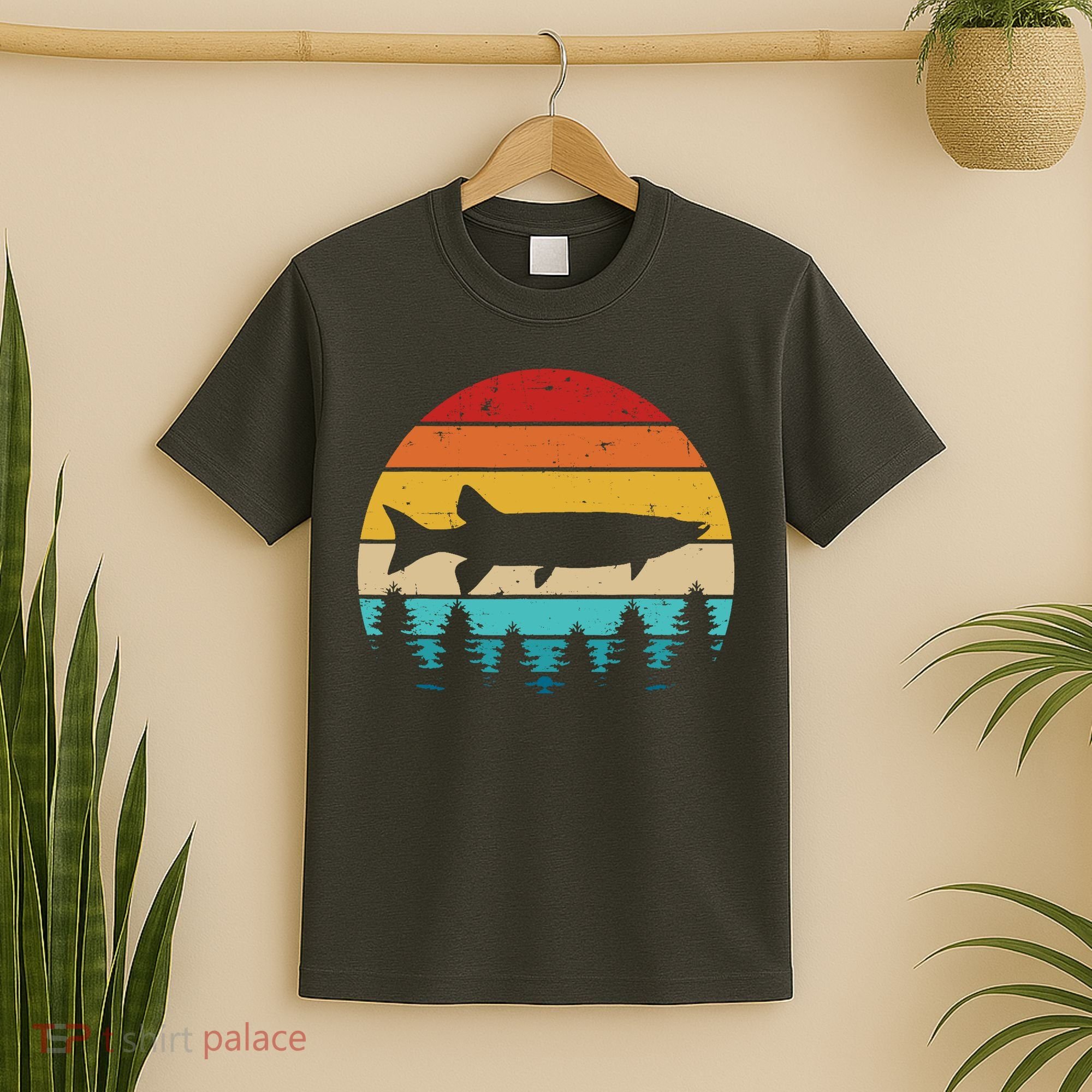 Vintage Retro Muskie Fishing Outdoor Camping Gift T-Shirt