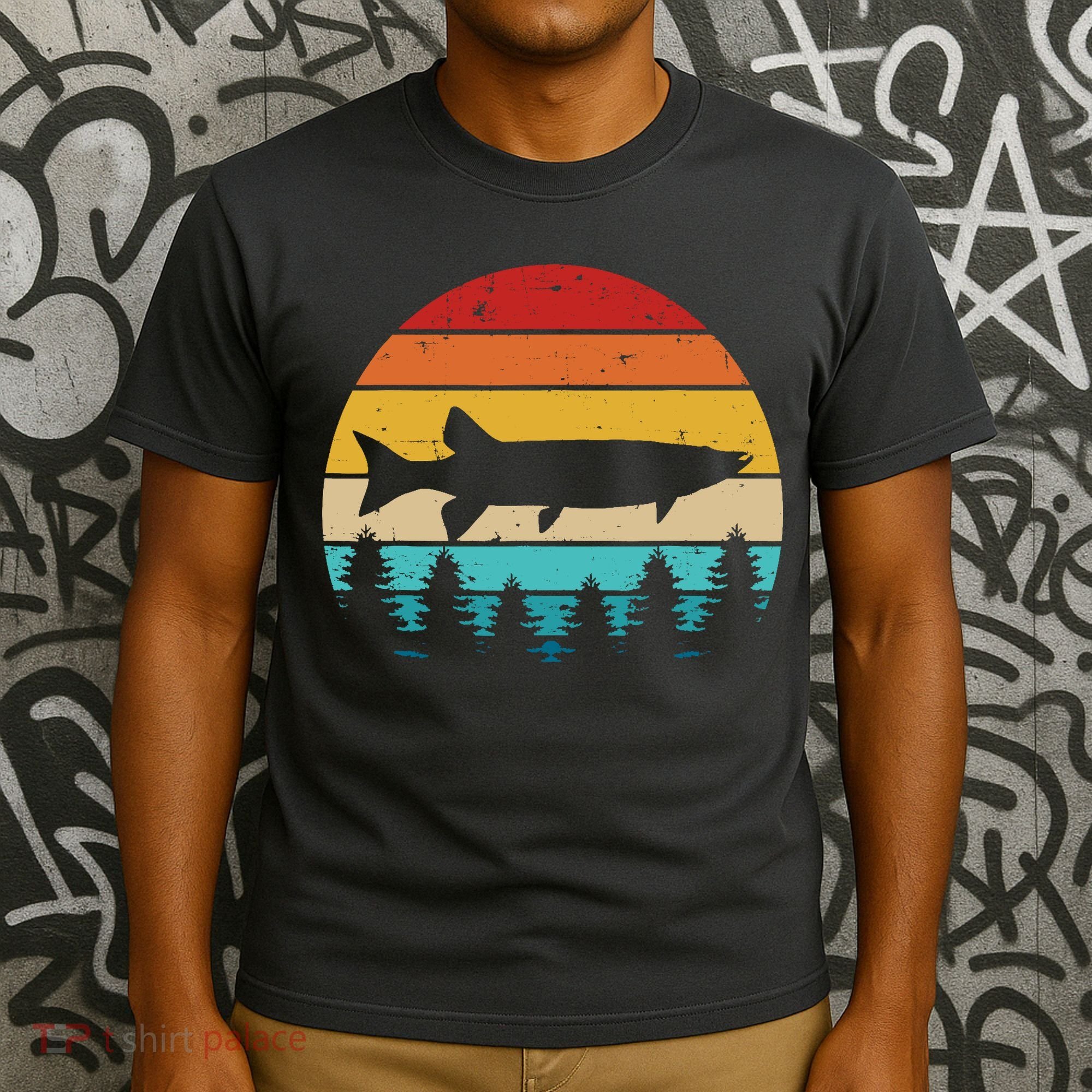 Vintage Retro Muskie Fishing Outdoor Camping Gift T-Shirt