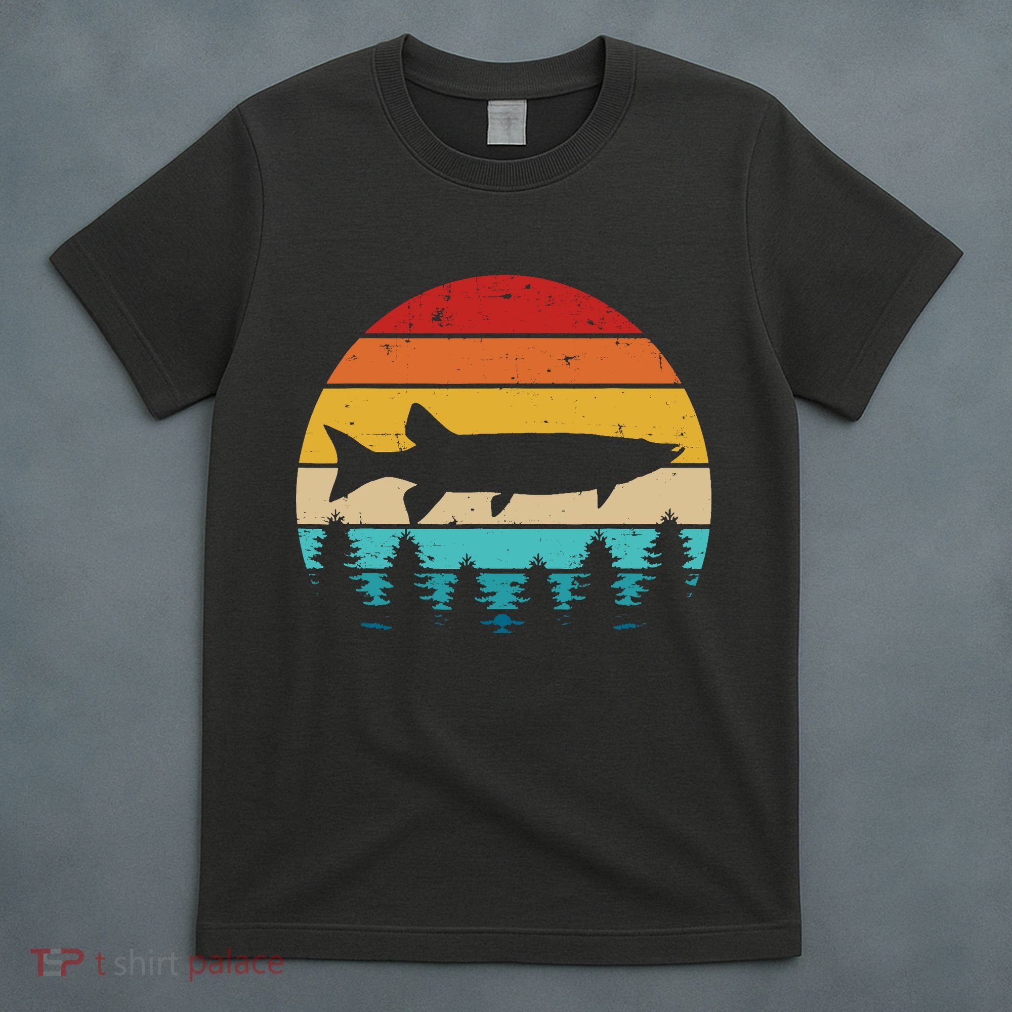 Vintage Retro Muskie Fishing Outdoor Camping Gift T-Shirt