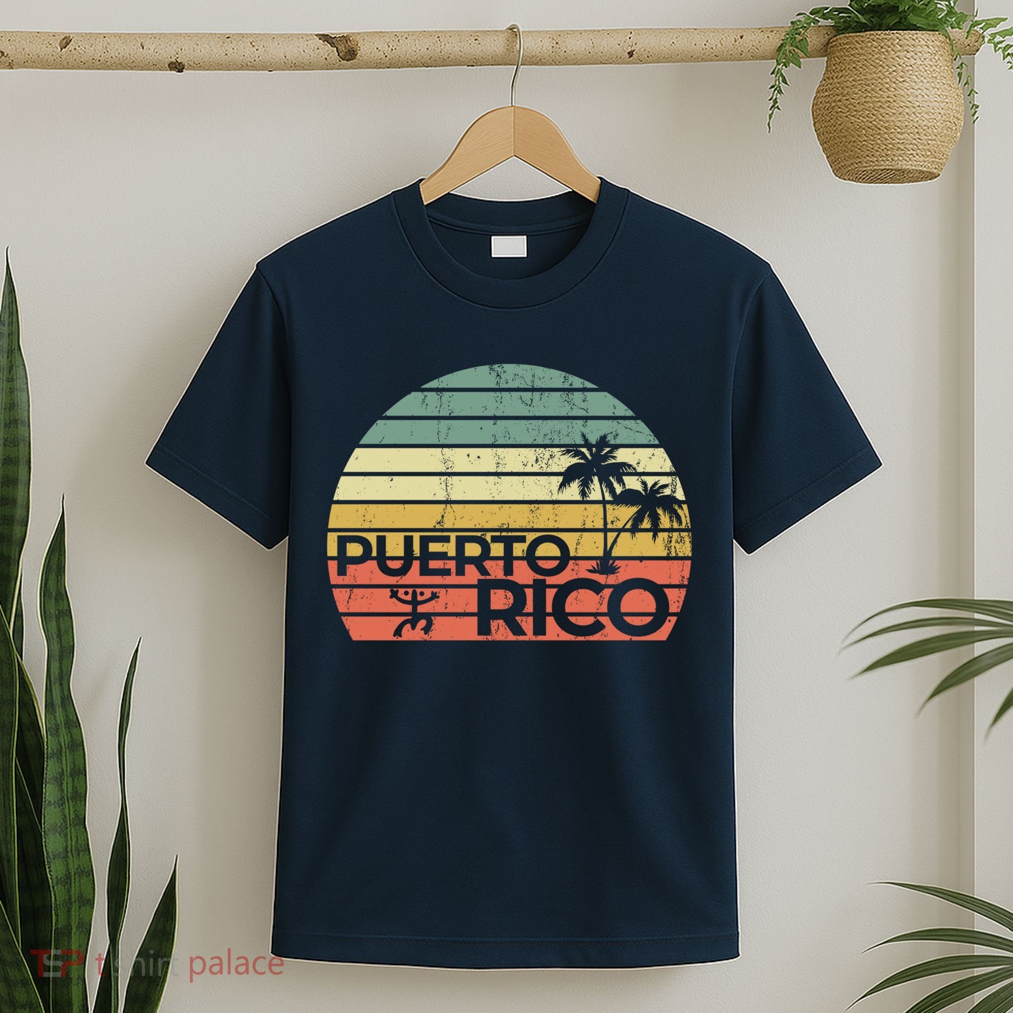 Vintage style Puerto Rico Retro Sunset Palm Tree T-Shirt