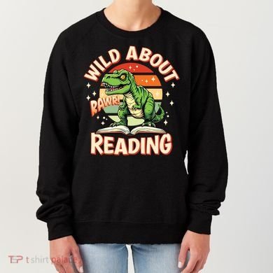 Wild About Reading T Rex Design For Teachers And Students Great Gift Women's Sweatshirt