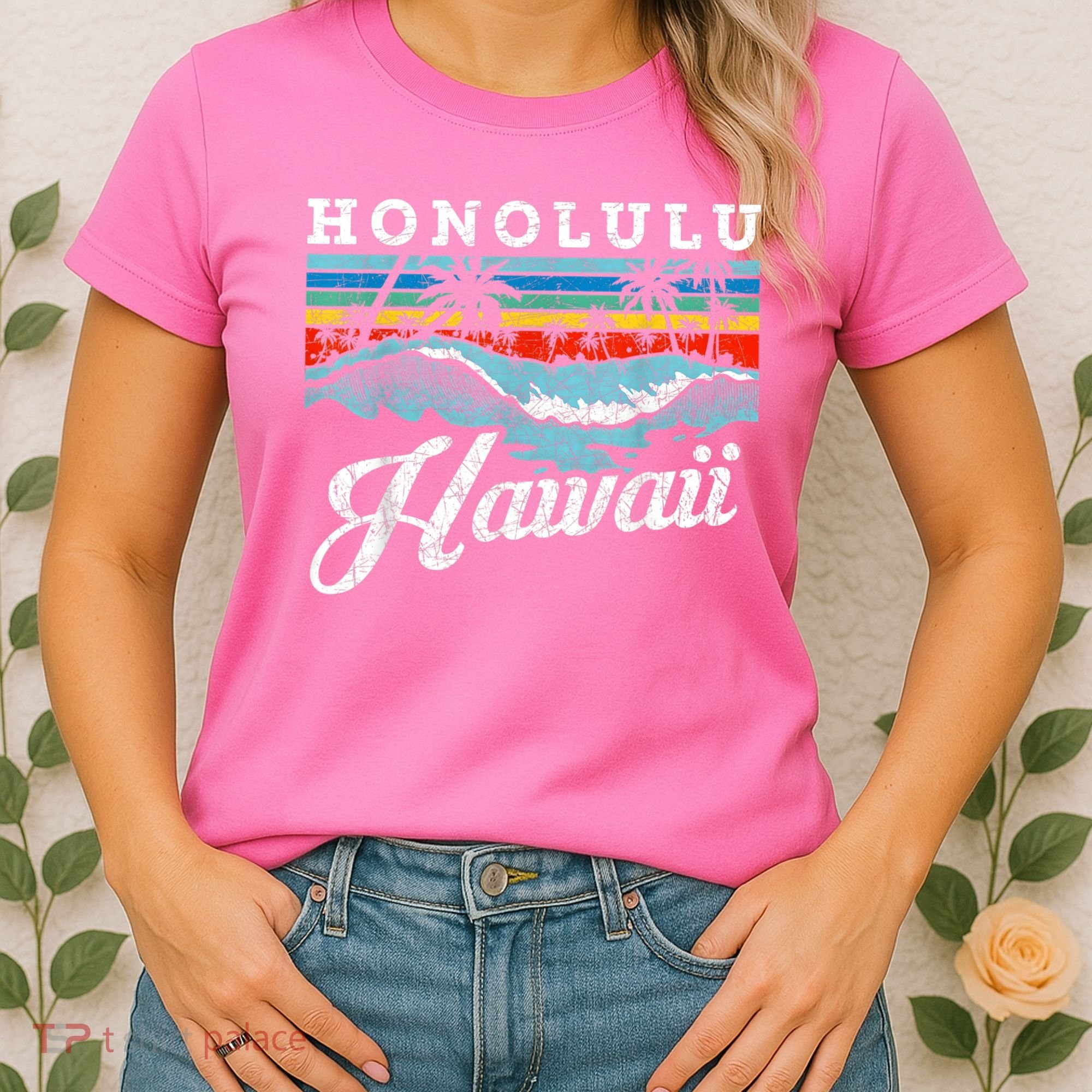 Waves Beach Honolulu Hawaiian Summer Surfing Retro Hawaii Women's T-Shirt
