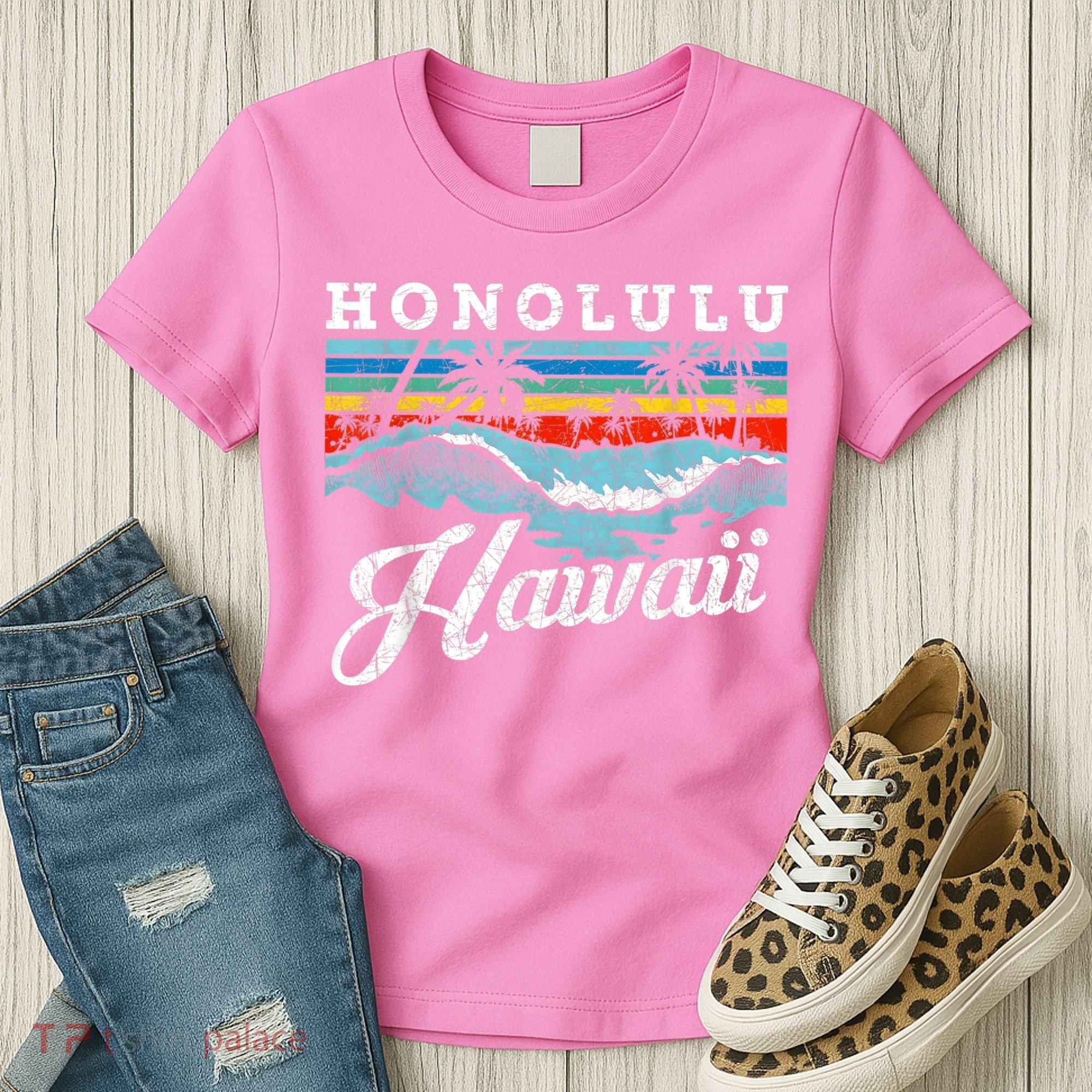Waves Beach Honolulu Hawaiian Summer Surfing Retro Hawaii Women's T-Shirt