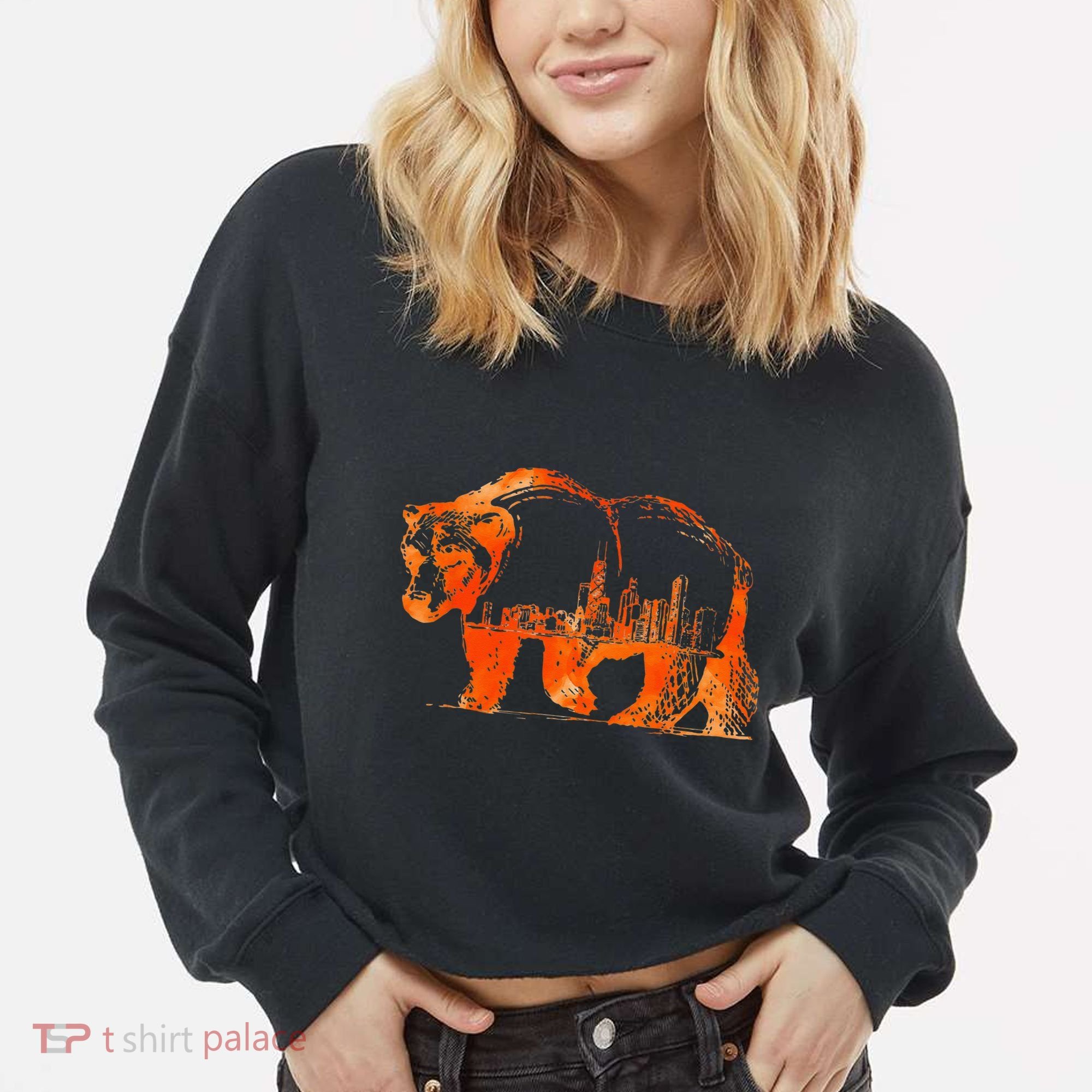 Walking Bear Silhouette Downtown Chicago City Skyline Gift Cropped Pullover Crew