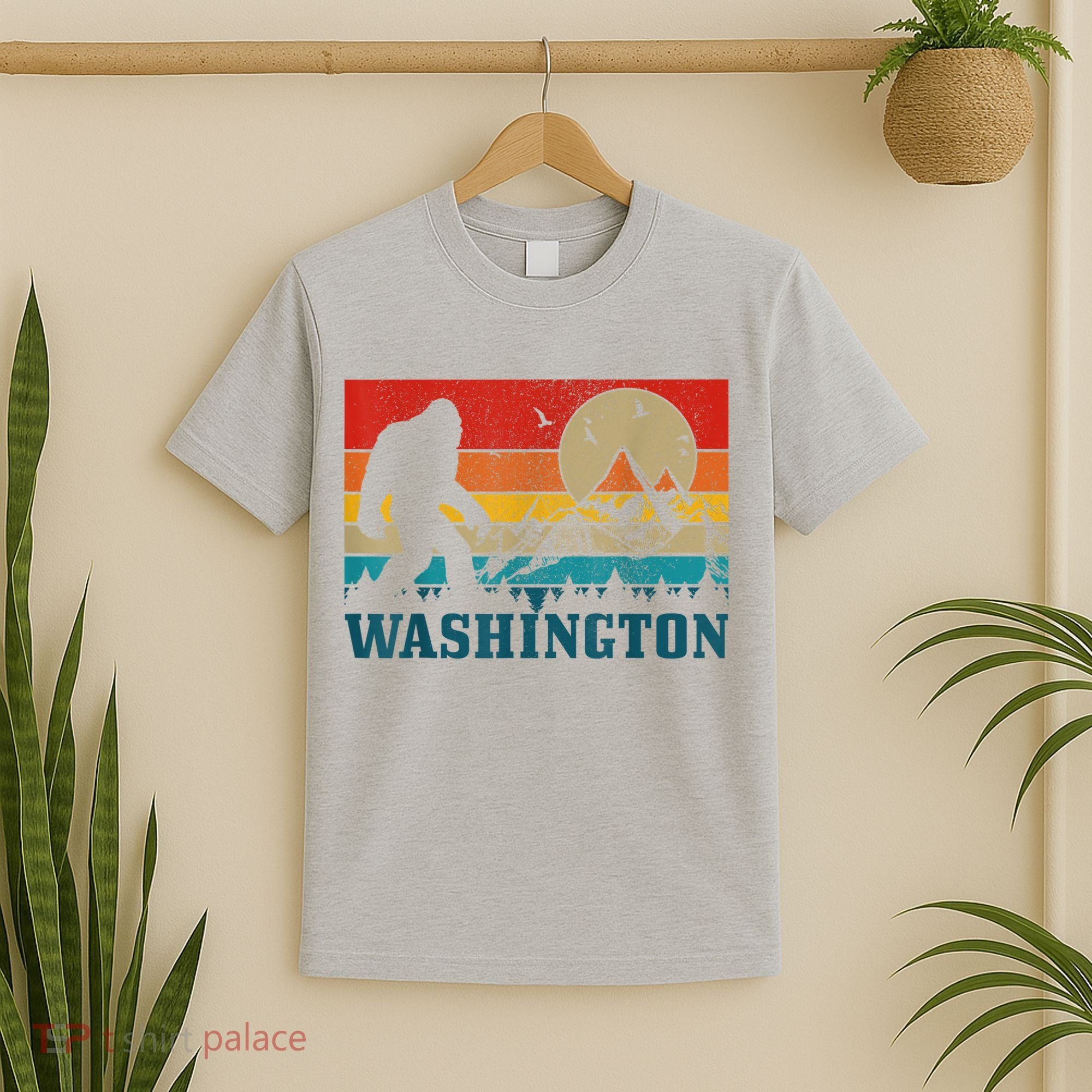 Washington Bigfoot Vintage Mountains Hiking Hunter T-Shirt