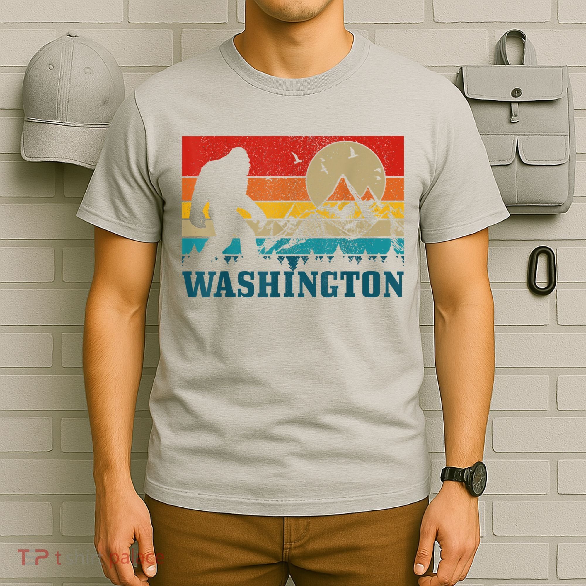 Washington Bigfoot Vintage Mountains Hiking Hunter T-Shirt