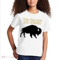 We Comin Deion Sanders Buffaloes Coach Prime Kids T-Shirt thumb 2