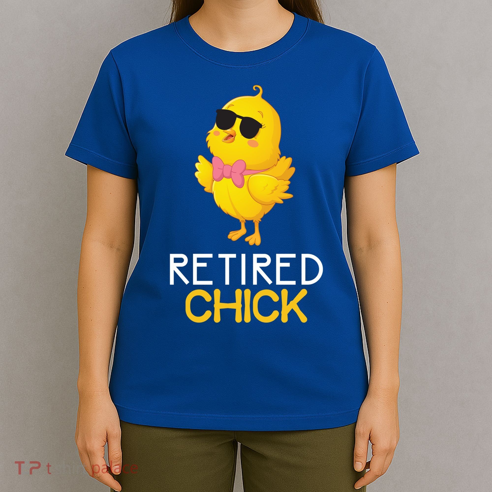 Women's Retirement Party Gift Cute Gift Retired Chick Gift T-Shirt