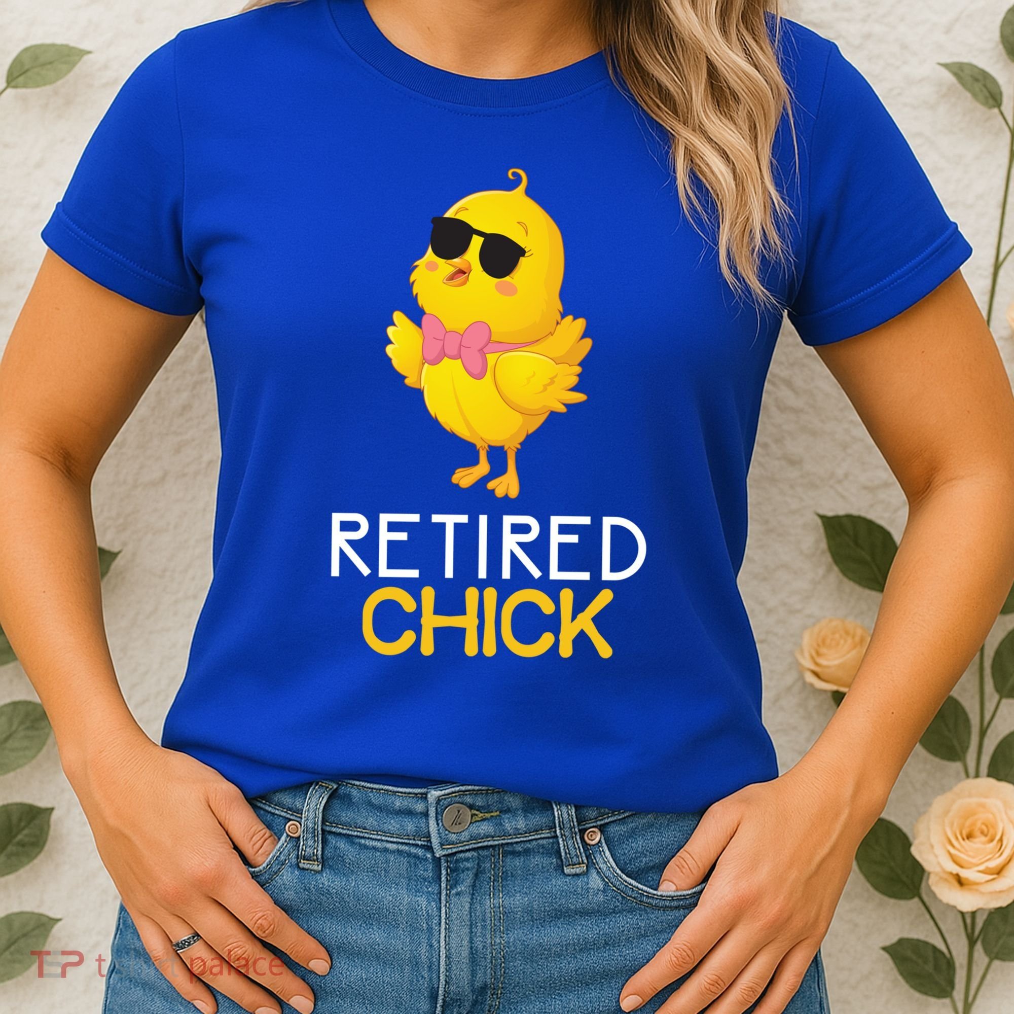 Women's Retirement Party Gift Cute Gift Retired Chick Gift Women's T-Shirt