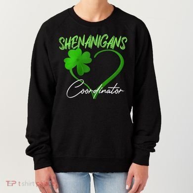 Wo Shenanigans Coordinator Green Heart Shamrock St Patricks Day Women's Sweatshirt