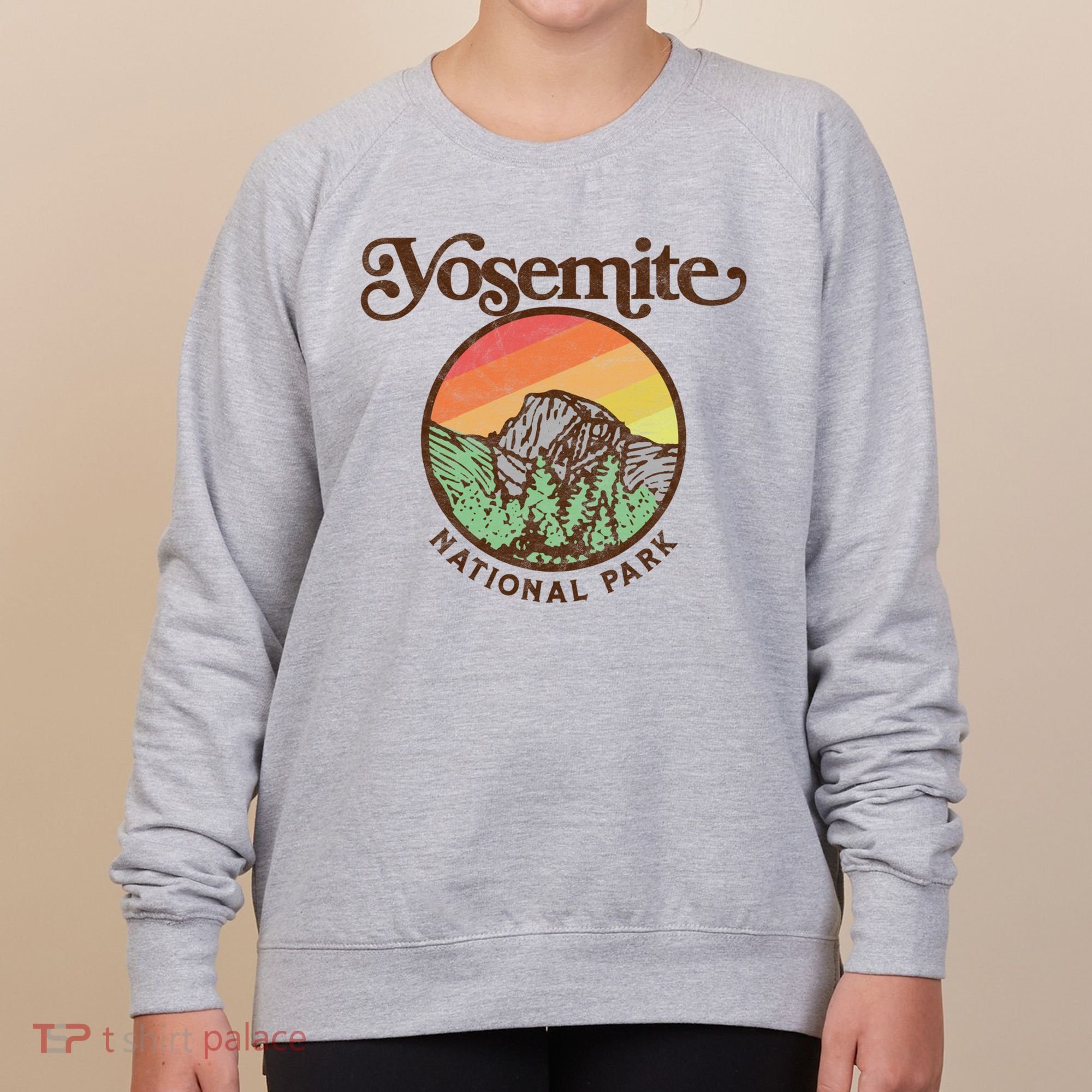 Yosemite National Park Retro 60s Half Dome Graphic Great Gift Women's Sweatshirt