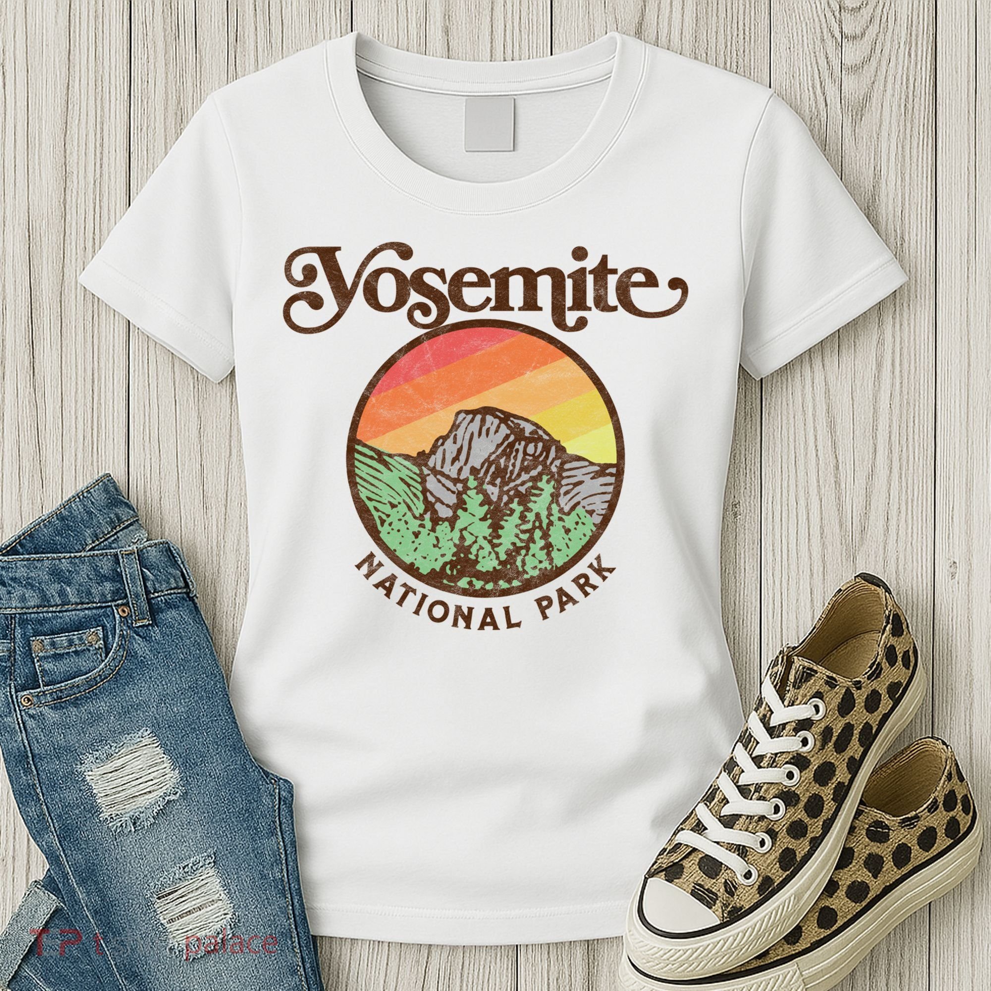 Yosemite National Park Retro 60s Half Dome Graphic Great Gift Women's T-Shirt