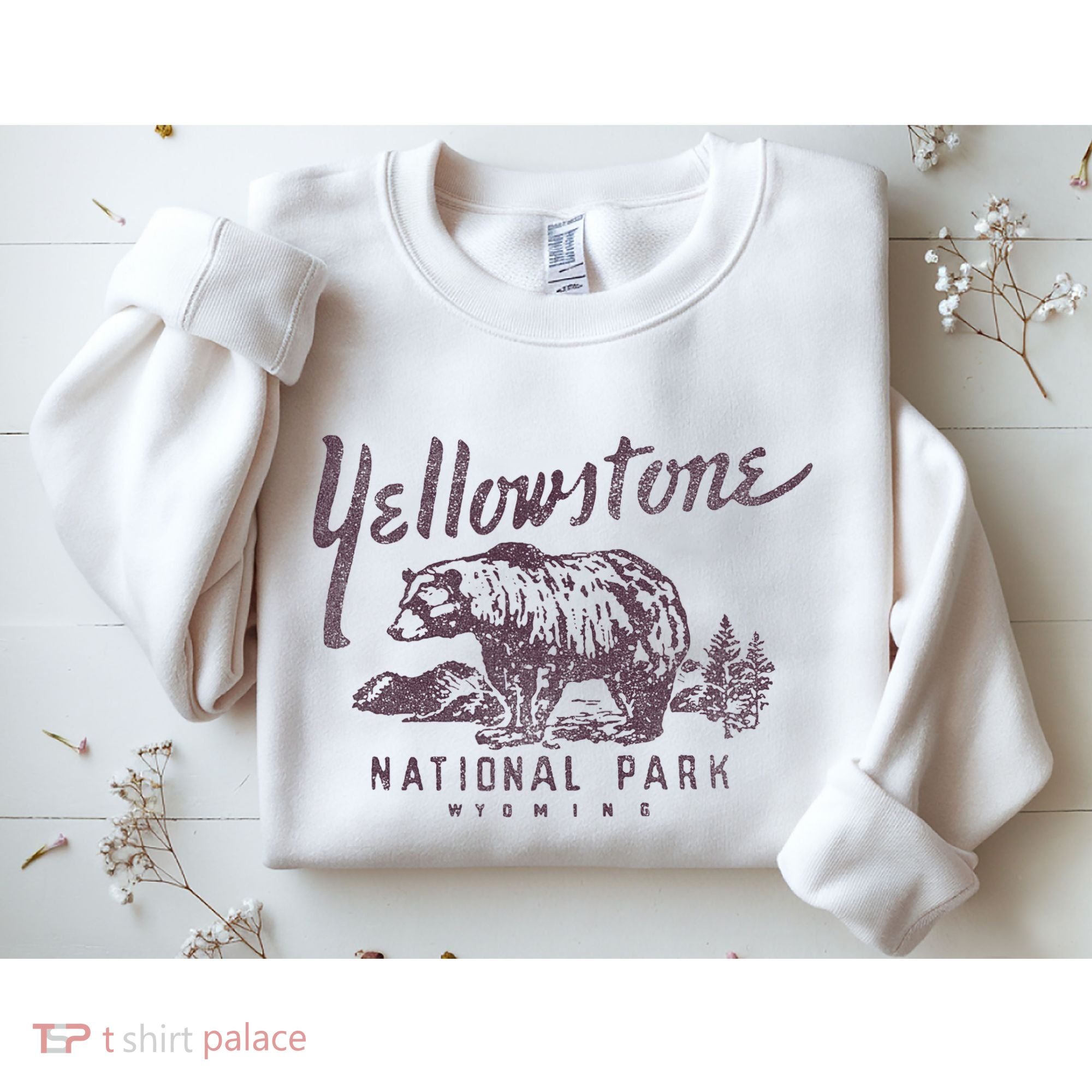 Yellowstone National Park Bear Graphic Sweatshirt