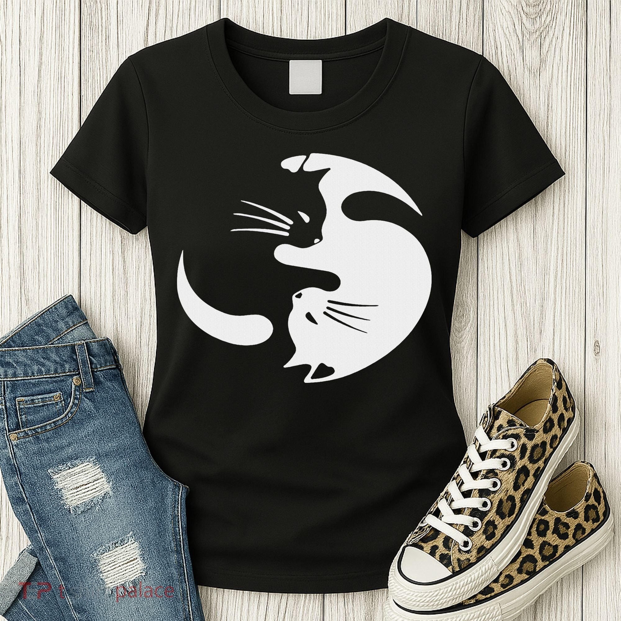 Yin Yang Cat Symbol Cute Black And White Cat Kitty Halloween Women's T-Shirt