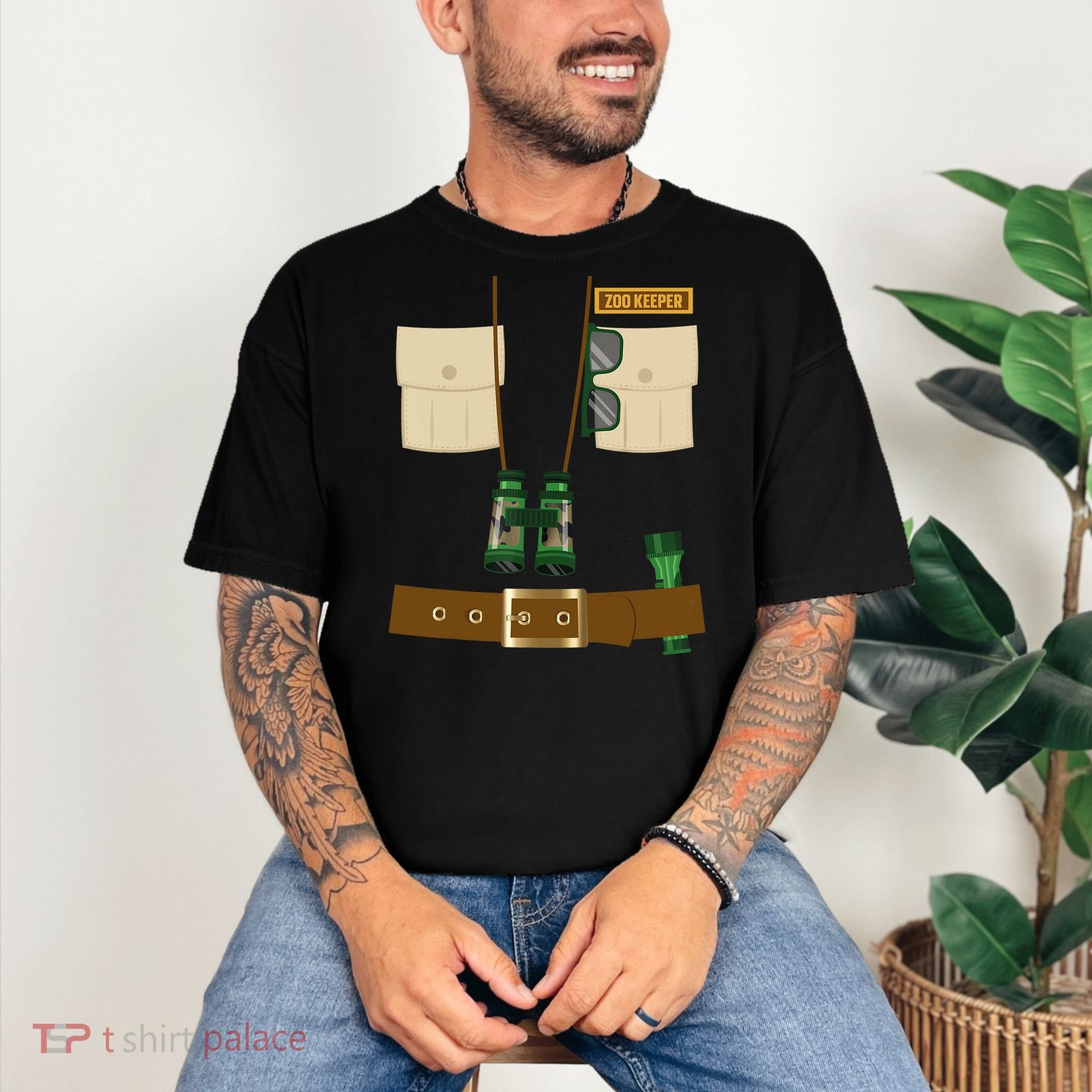 Zoo Keeper Halloween Costume Diy Gift Jungle Safari Explorer Gift Comfort Colors T-Shirt